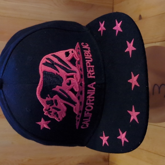 California Republic Black and Pink Snapback Hat - Picture 2 of 4